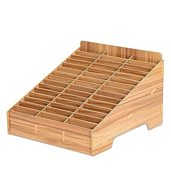 Holzständer für 30 Handys mit Fächern, Maße 18 x 31 x 23,5 cm (H x B x T).
