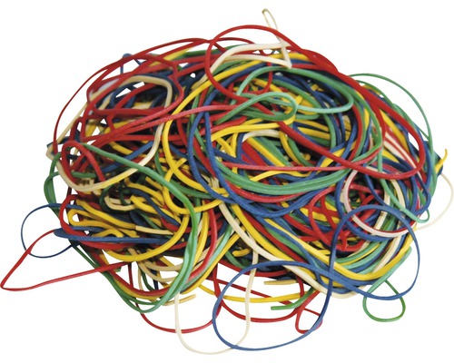 Bunte, assortierte Gummibänder aus Naturkautschuk in einem losem Haufen.